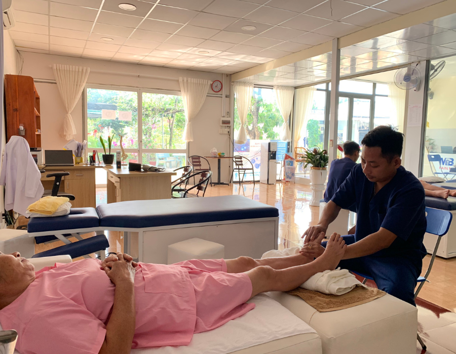 ĐAU KHỚP GỐI Phòng Khám MB Laser ĐỒNG XOÀI